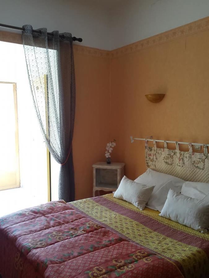 Hotel Font De Lauro Saumane-de-Vaucluse Εξωτερικό φωτογραφία