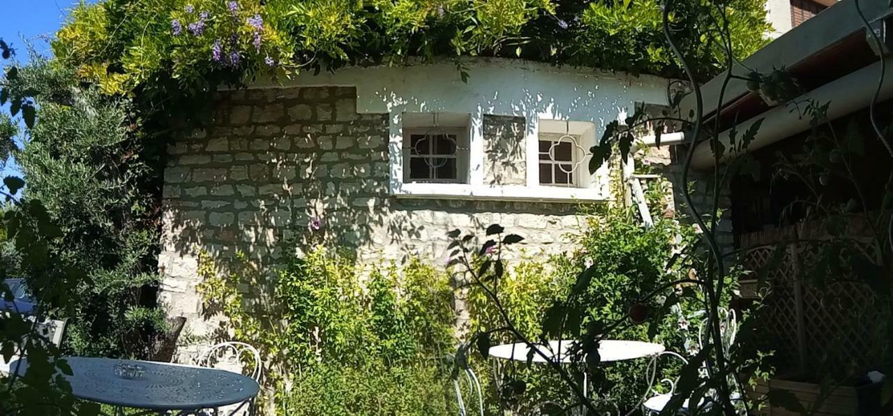 Hotel Font De Lauro Saumane-de-Vaucluse Εξωτερικό φωτογραφία